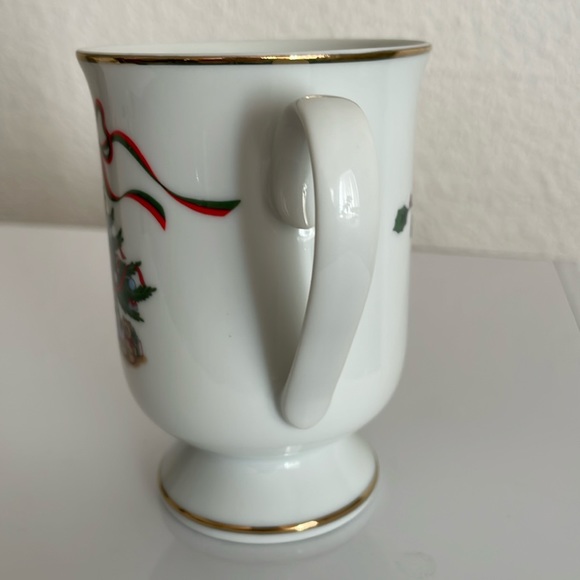 Sanyei Vintage Christmas Footed Mugs Japan Set of 2 - Picture 4 of 13